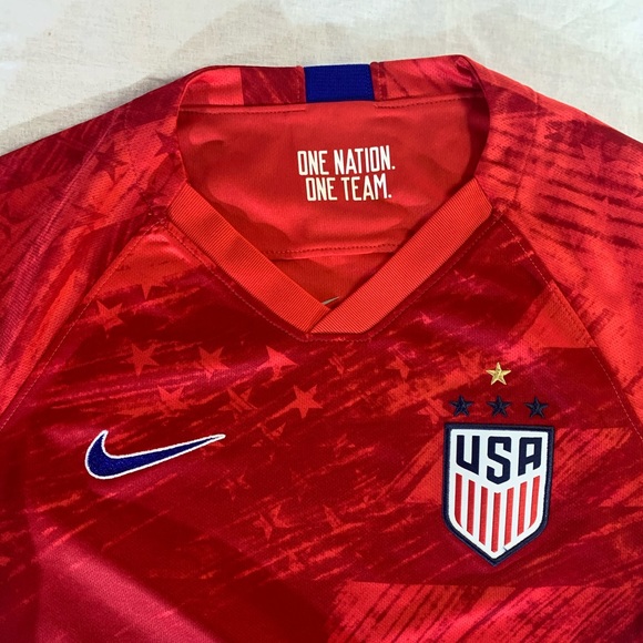usa red soccer jersey